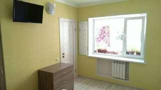 Гостиница Guest House Iris Евпатория Трехместный номер с общим туалетом-7